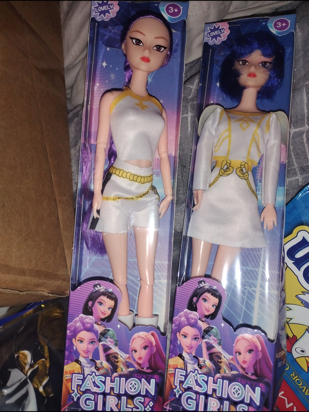 Fashion Girls White & Gold Doll Set (2)